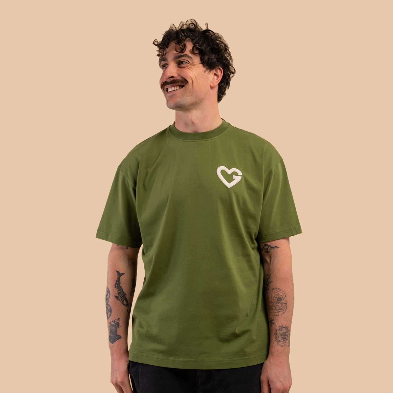 T-shirt loose coeur kaki