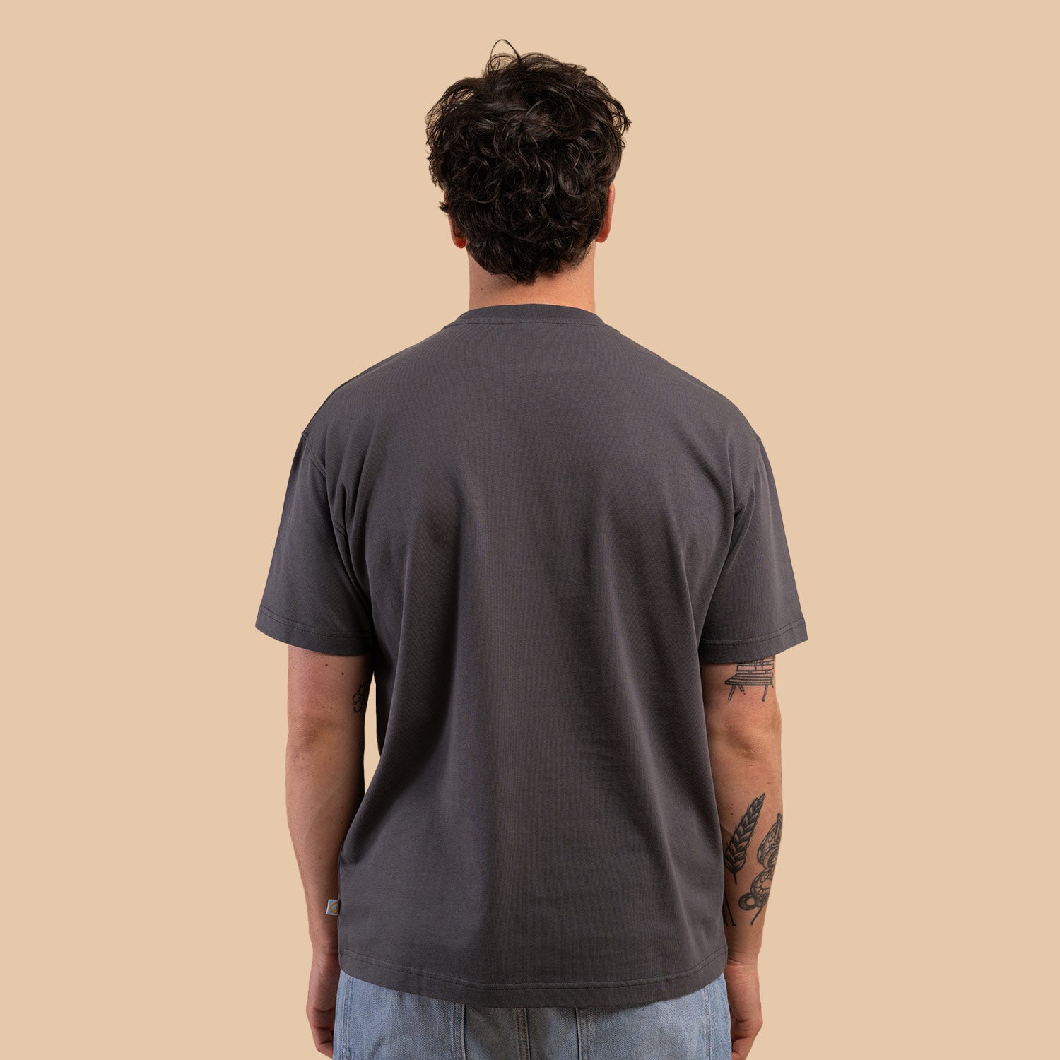 T-shirt loose scratch