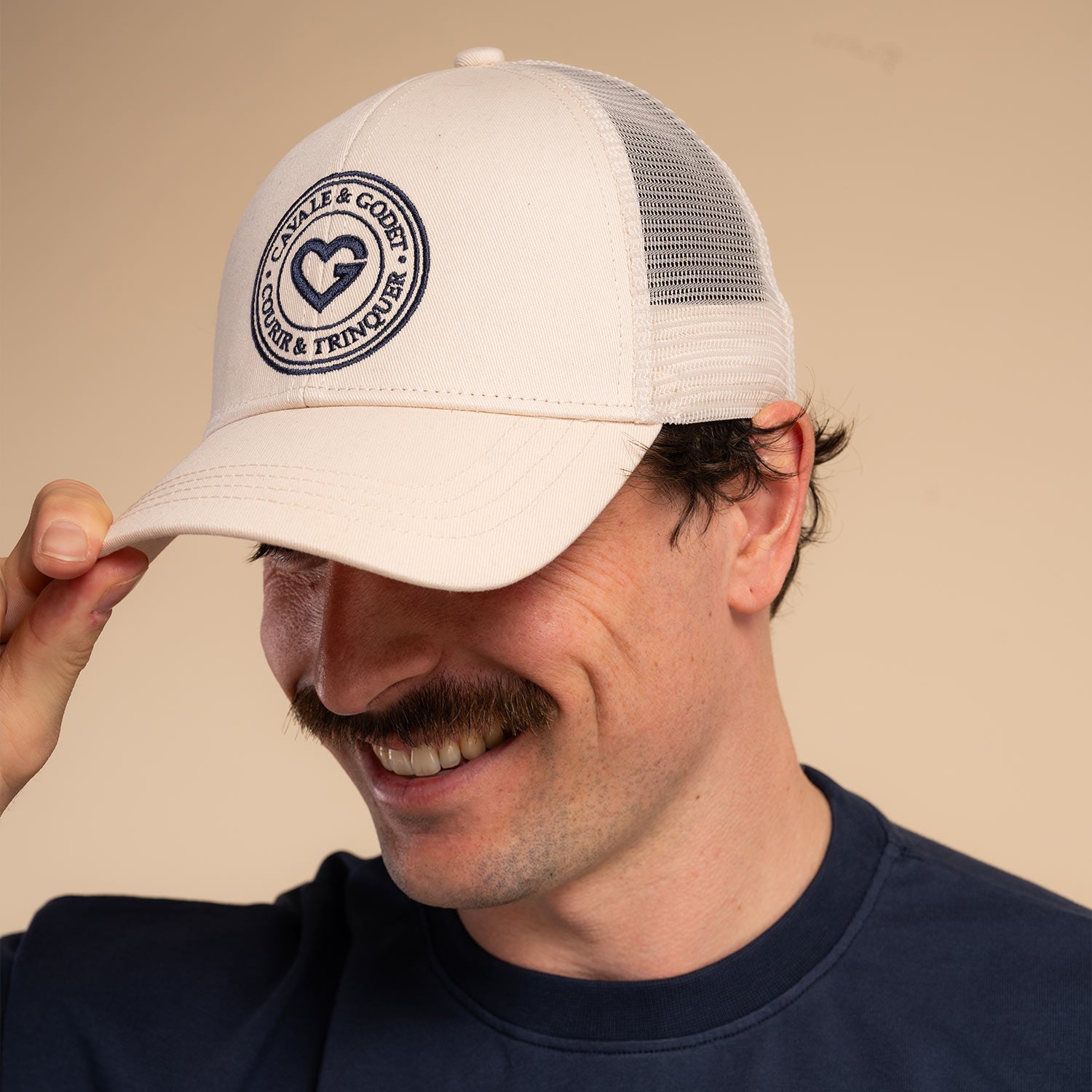 Casquette trucker "Courir & Trinquer" blanc