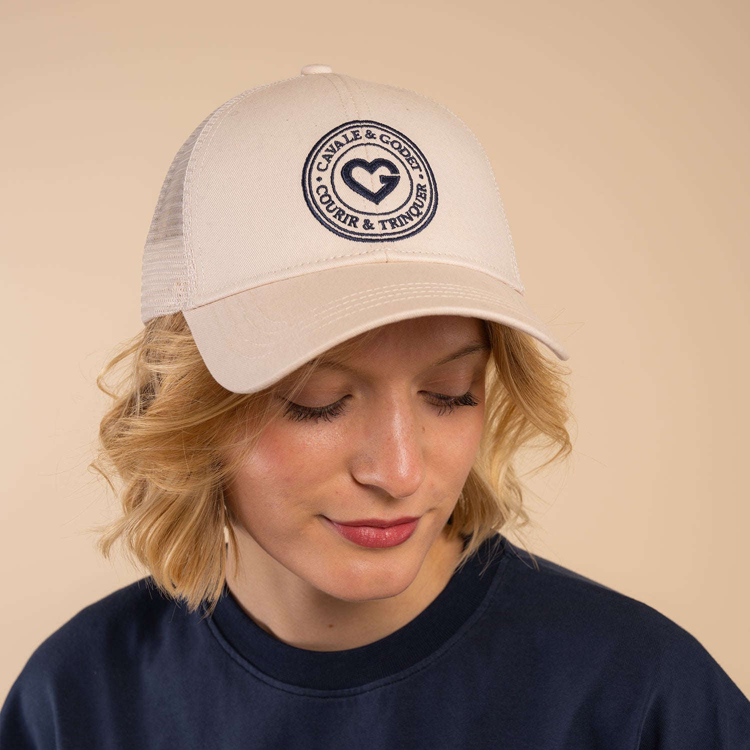 Casquette trucker "Courir & Trinquer" blanc