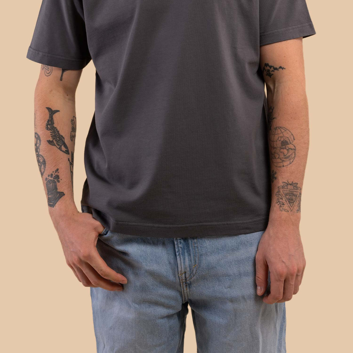 T-shirt loose scratch
