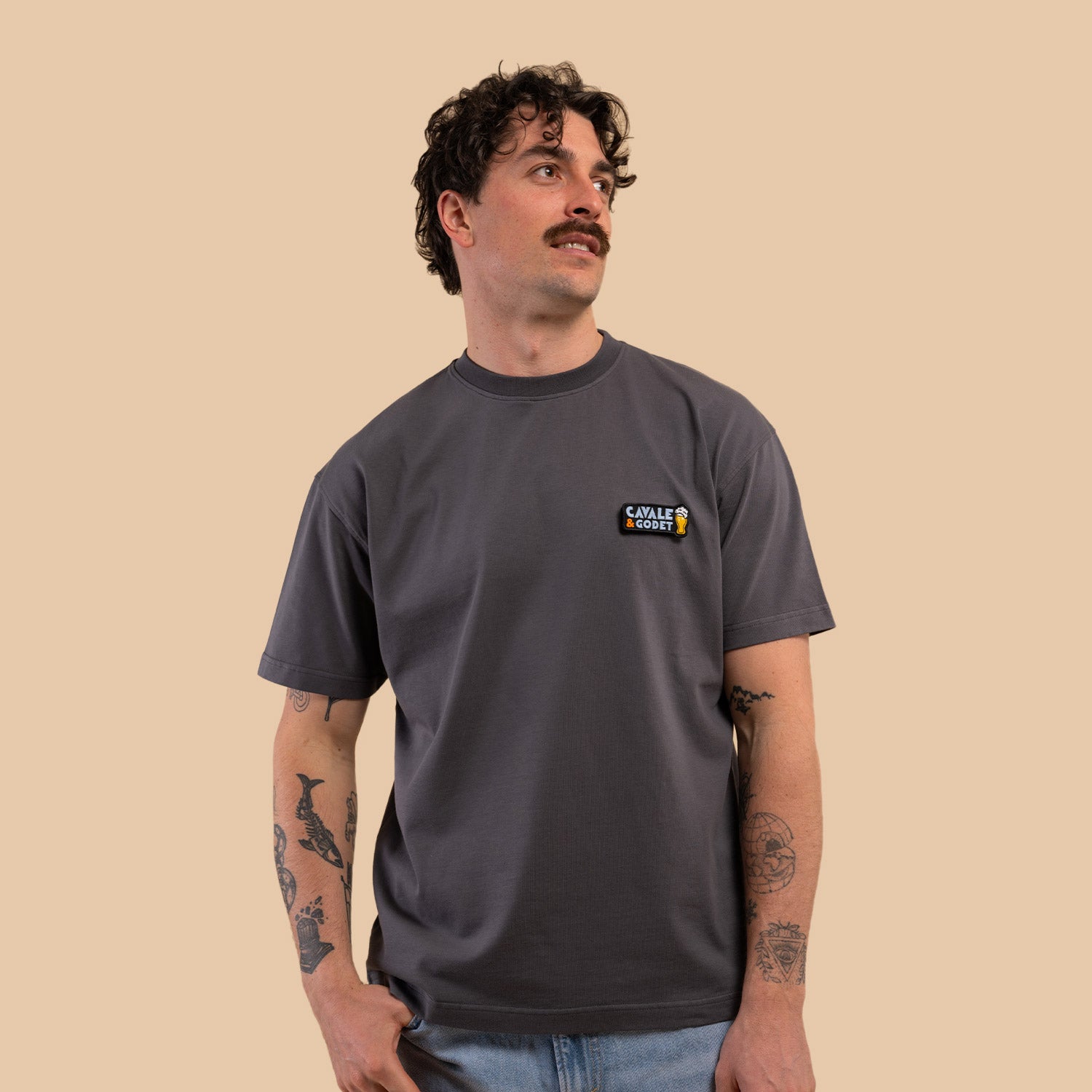 T-shirt loose scratch